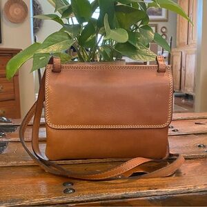 Elegant Tan Leather Crossbody Bag